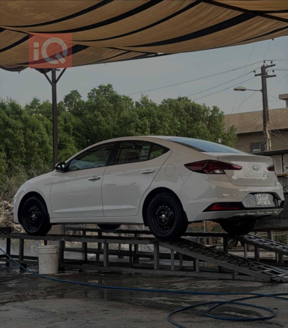 هیوندای ئەلەنترا